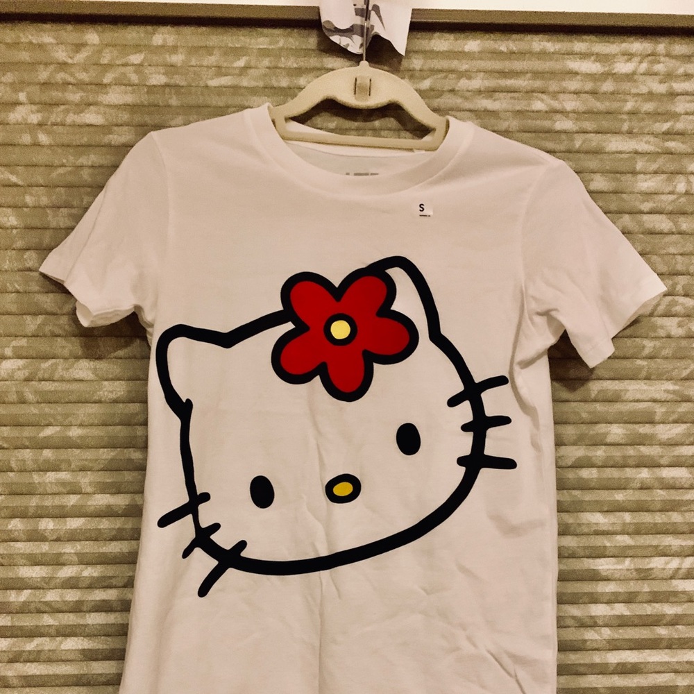 NWT Uniqlo Sanrio Character Short Sleeve Tee